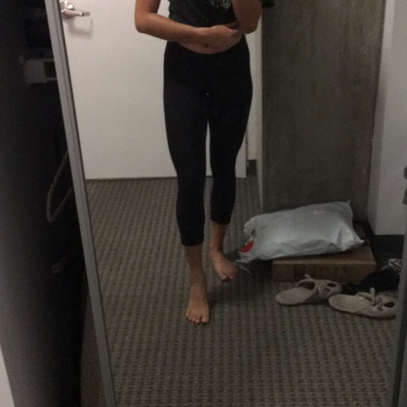 Cropped wonder under lululemon leggings - Picture 4 of 7